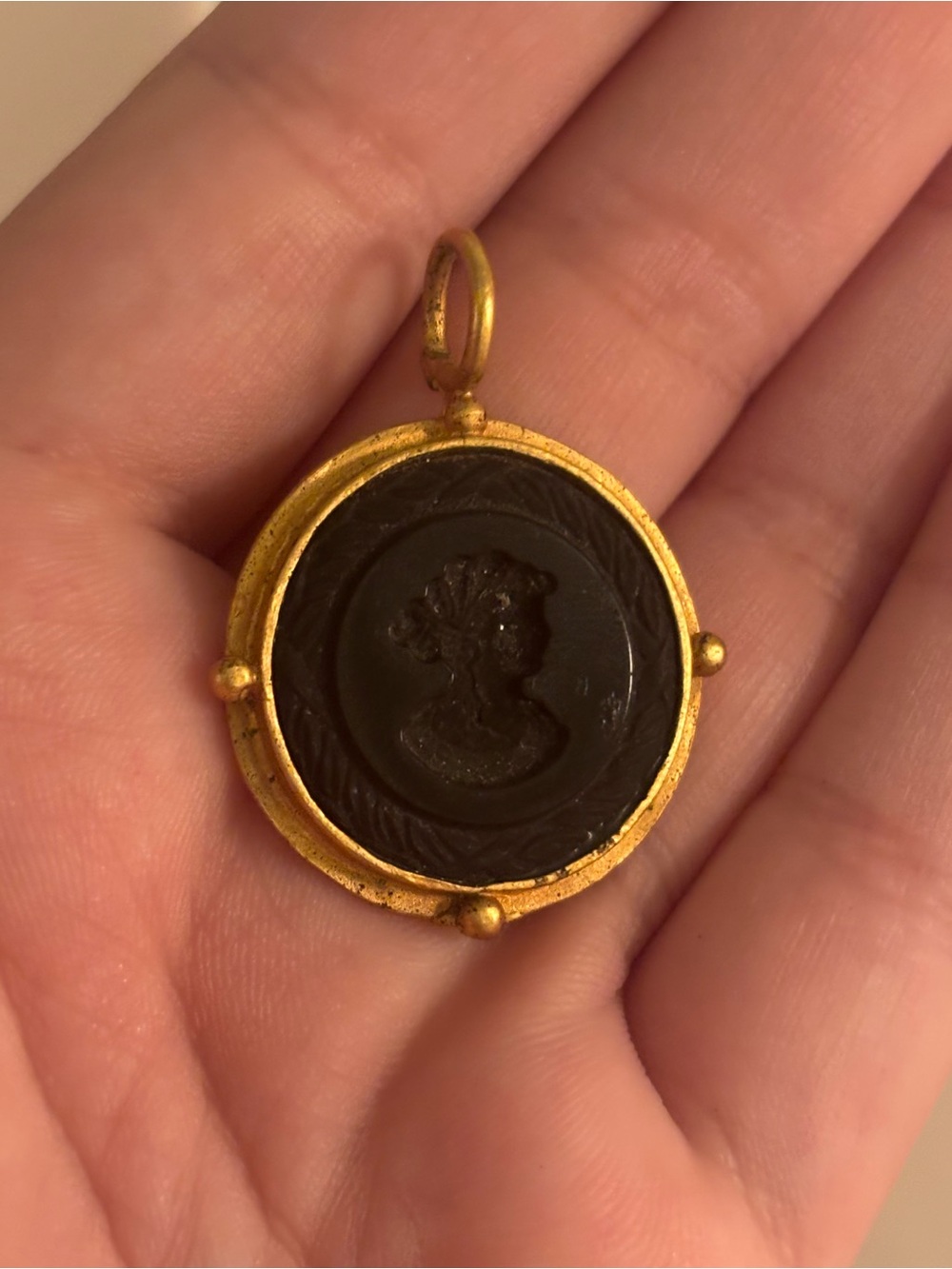Sterling Silver Cameo Intaglio Pendant (DAMAGED)